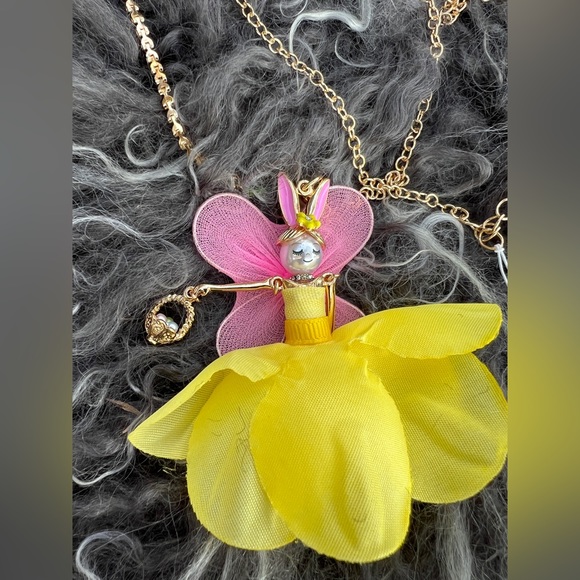 Betsey Johnson Fairy Bunny Daffodil Crystal necklace - Picture 3 of 10